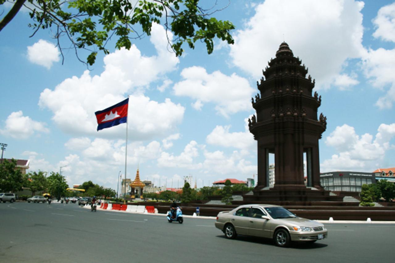 פנום פן Tonle Khmer Guesthouse And Sky Bar מראה חיצוני תמונה