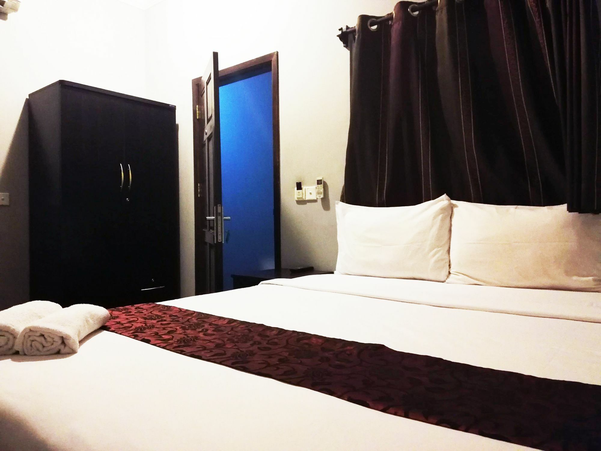 פנום פן Tonle Khmer Guesthouse And Sky Bar מראה חיצוני תמונה
